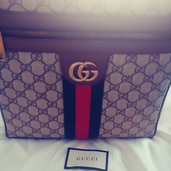 Meet your Posher, Yolanda - Picture 7 of 16